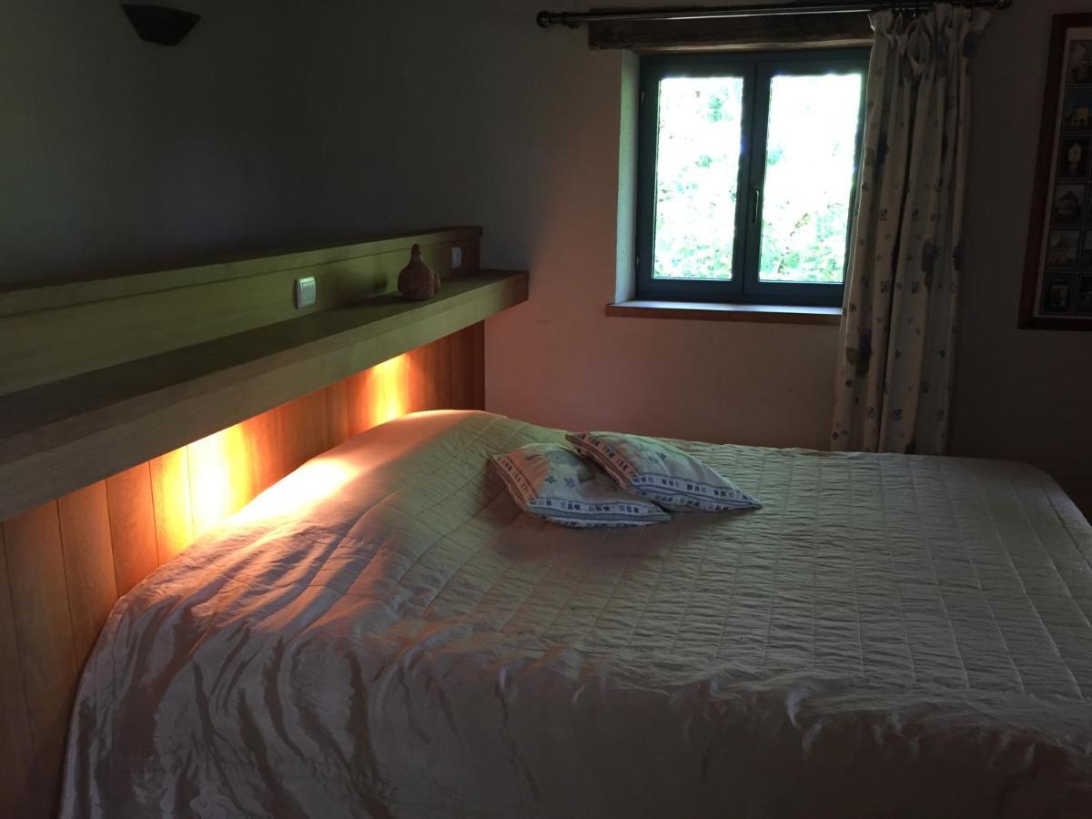 Les Huguets Bed & Breakfast Villeneuve-sur-Lot Room photo