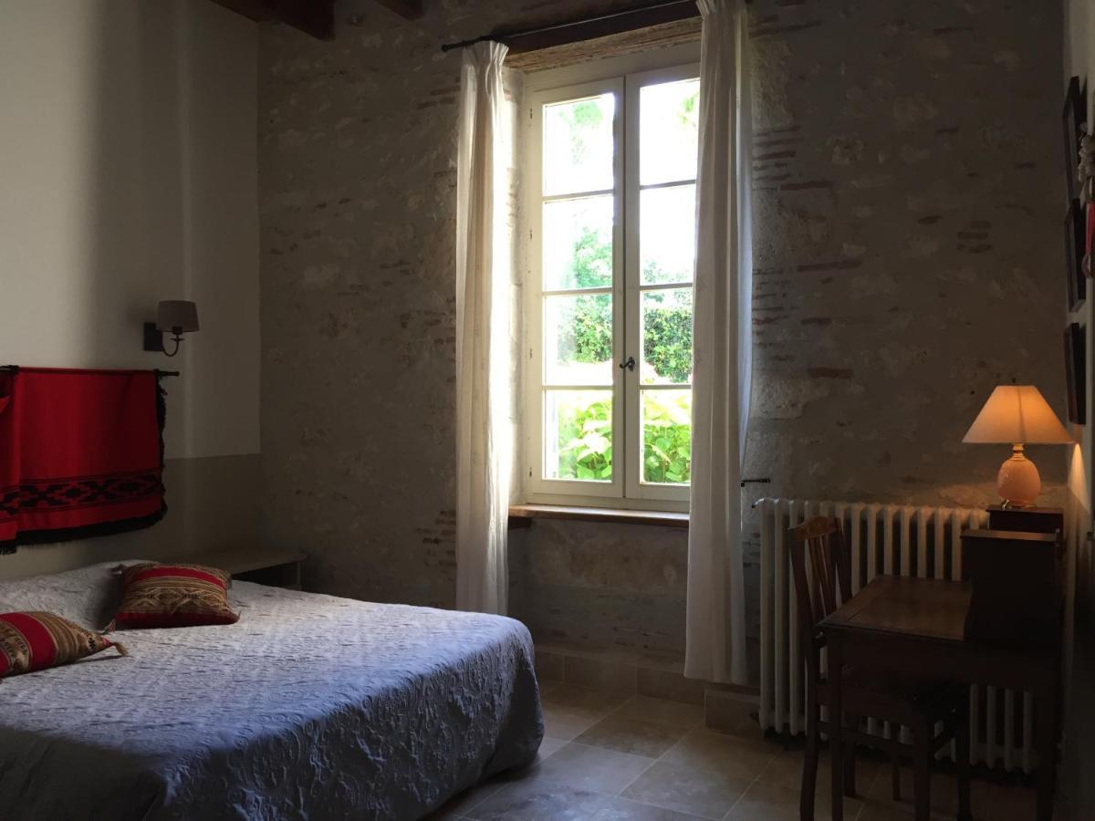 Les Huguets Bed & Breakfast Villeneuve-sur-Lot Exterior photo
