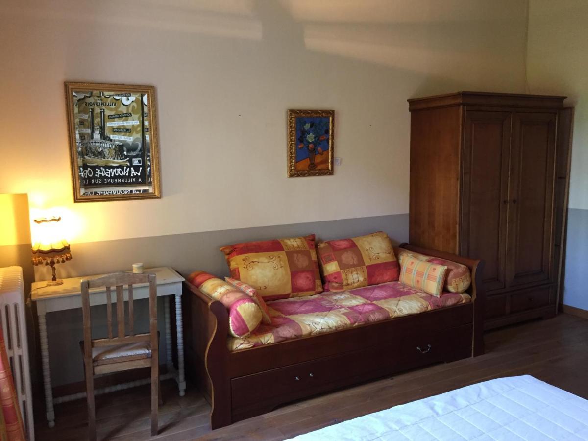 Les Huguets Bed & Breakfast Villeneuve-sur-Lot Room photo